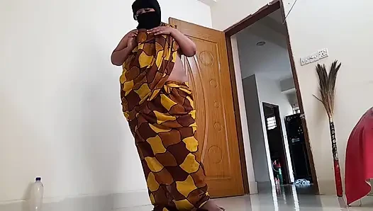 The son in law fucked the Gujarati sexy Stepmother in law when the wife was not at home