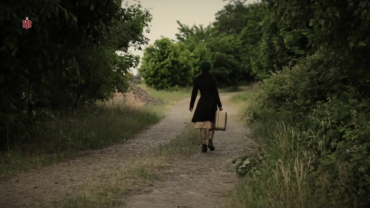 寄宿公寓 - 1 - 一个美丽的女孩作为偏远寄宿公寓的唯一客人，成为了奇异欲望的囚徒