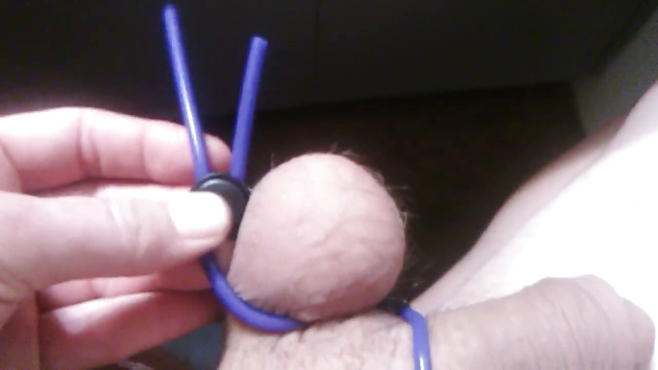POV transgirl, poprvé pomocí posuvného dvojitého sexuálního prstenu; Žádný zvuk