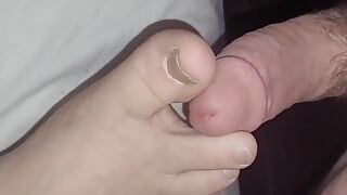 Blowing Huge Cumshot on Wifes Feet