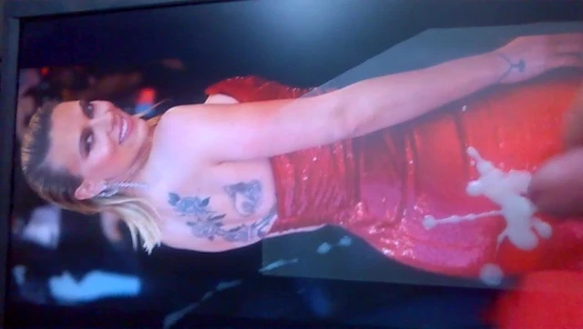 CUM ON SCARLETT JOHANSSON ASS