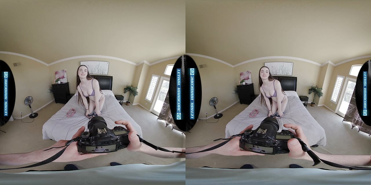 LETHAL HARDCORE VR - Novata da faculdade HAZEL MOORE fode com você para virar estrela
