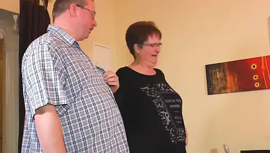 Reife brünette in leidenschaftlichem amateur-sex