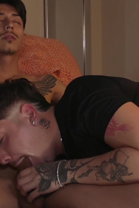 Uncut Hung Papi jebanie wielki kutas Uncut Twink oklep