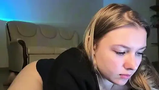Fingering tight pussy with jucielussie