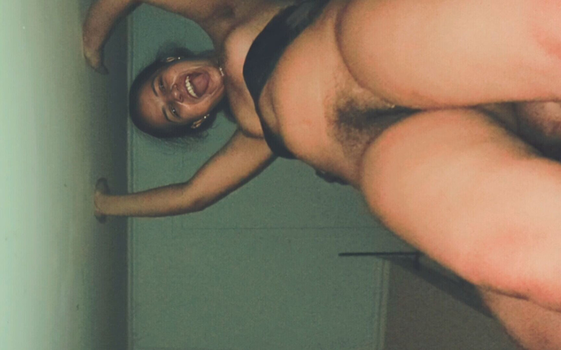 Desi Bhabhi šuká s velkým ptákem a naplno si to užívá