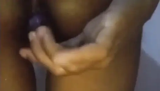 Sri Lankalı evli kadın amcık fışkırtıyor ve osuruyor