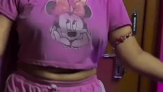 Desi bhabhi bos besar dan blawjab keras dan menjilati memek dan coks besar seks penuh