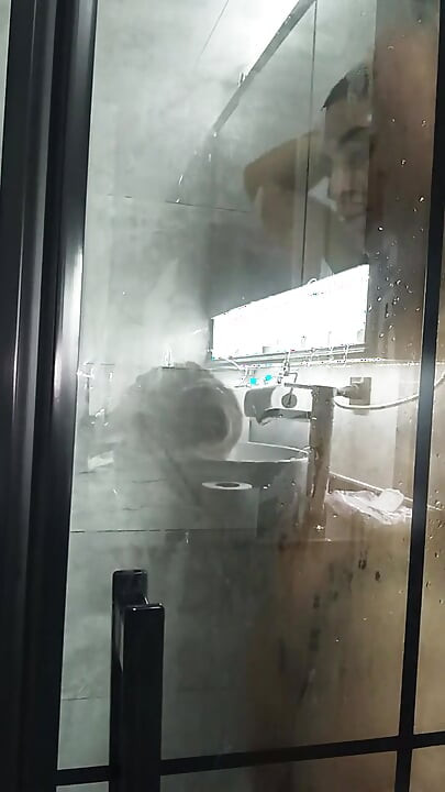 シャワー中の私を見て
