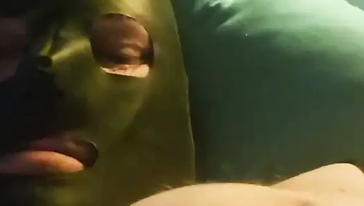 Lateks Sissy geri döndü