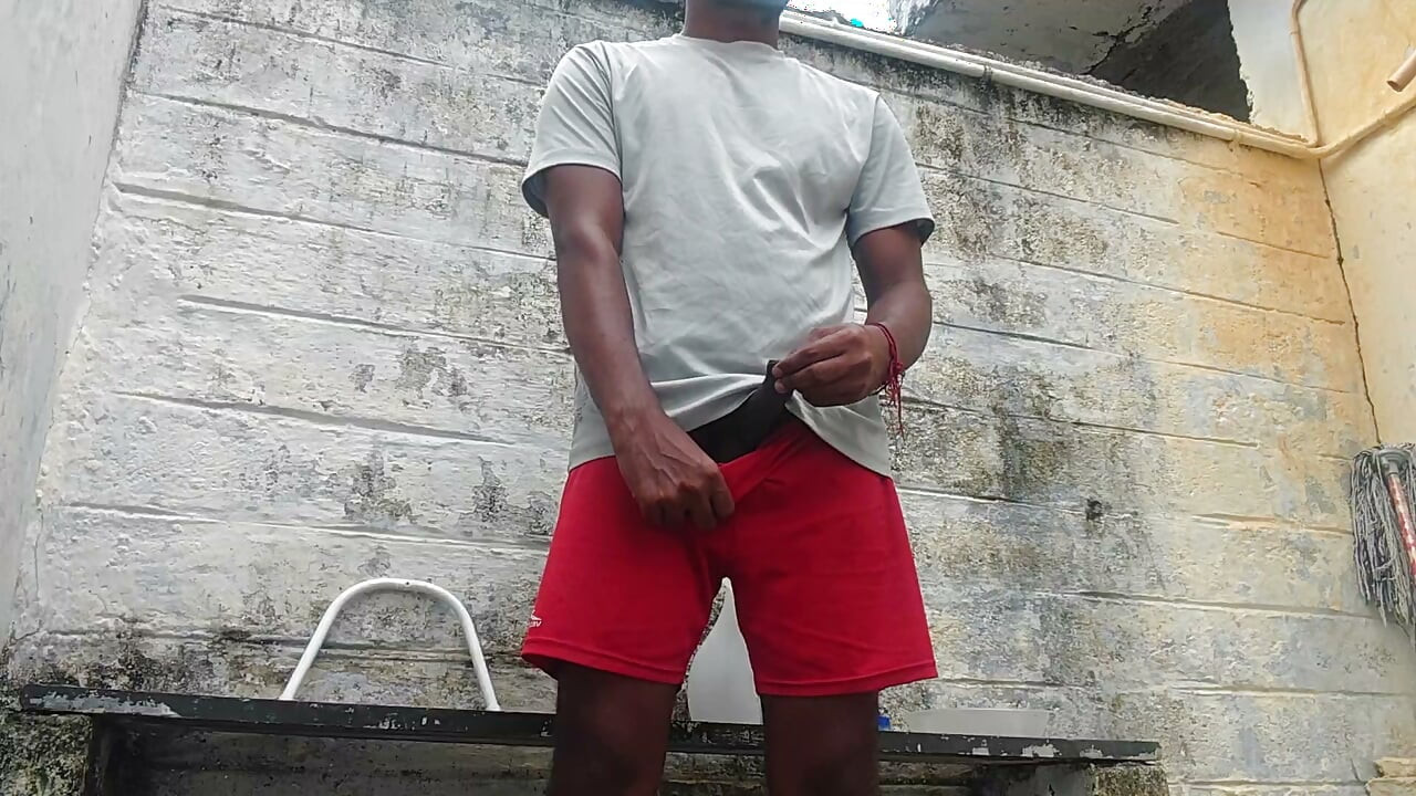 XHARD - YOUNG BIG DADDY OUTDOOR BATHROOM