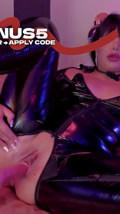Mechanical Pleasure: Alexa_Miss in Latex Rides a Fuck Machine to Climax – Watch Now on Stripchat | Clip 1
