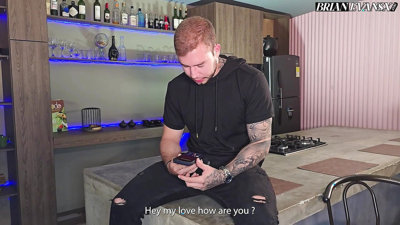 热辣的哥伦比亚金发继母塔蒂亚娜阿尔瓦雷斯在厨房乱搞Brian Evansx