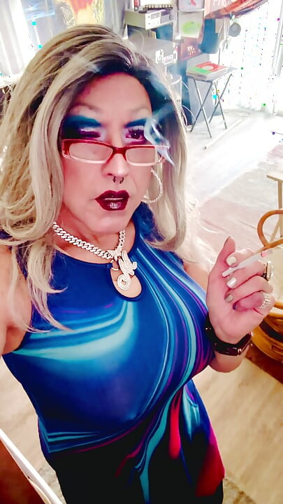 Marilyn In Love Smoking Fetish Tease