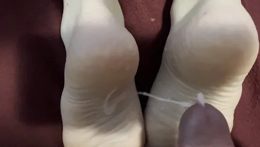 Great cumshot on my feet and REVERSE FOOTJOB including sensual massage