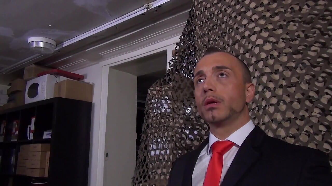 Secret agent Craig 00sex feeds Axel Lorentz his XXL dick
