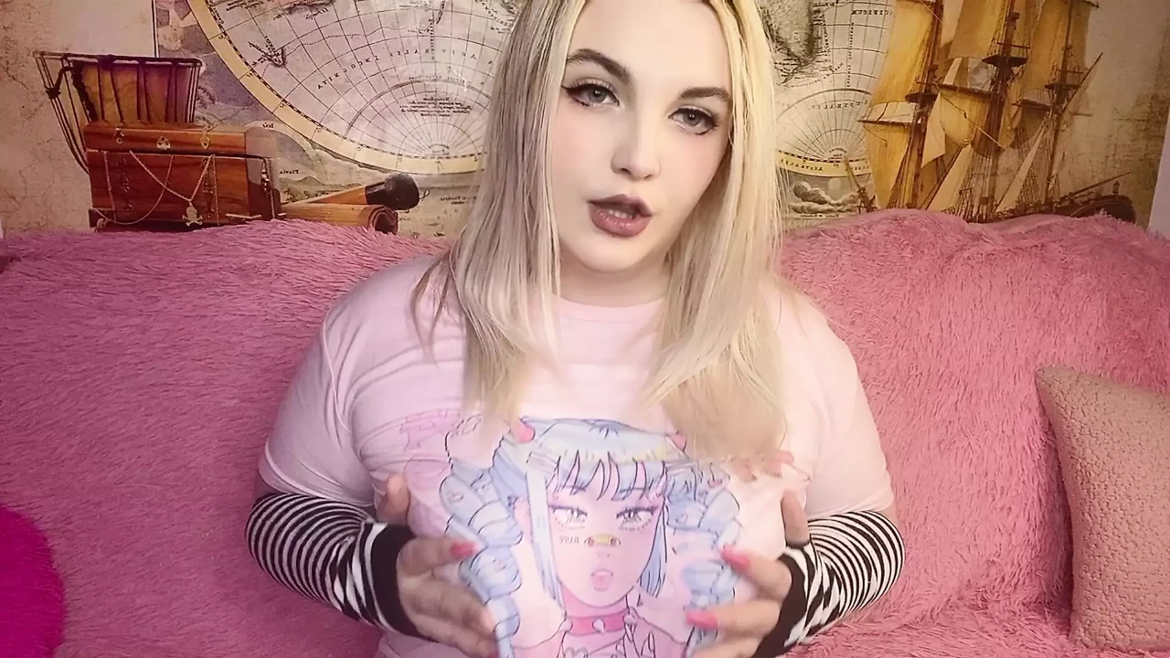 Blonde Beauty doing full service. Get your cock ready!