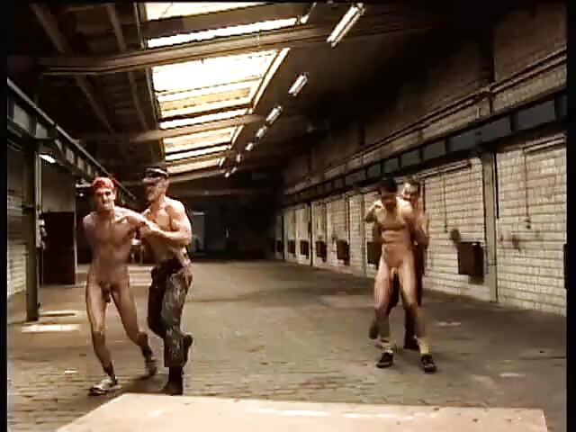 Cazzo - การลงโทษชั้นใต้ดิน