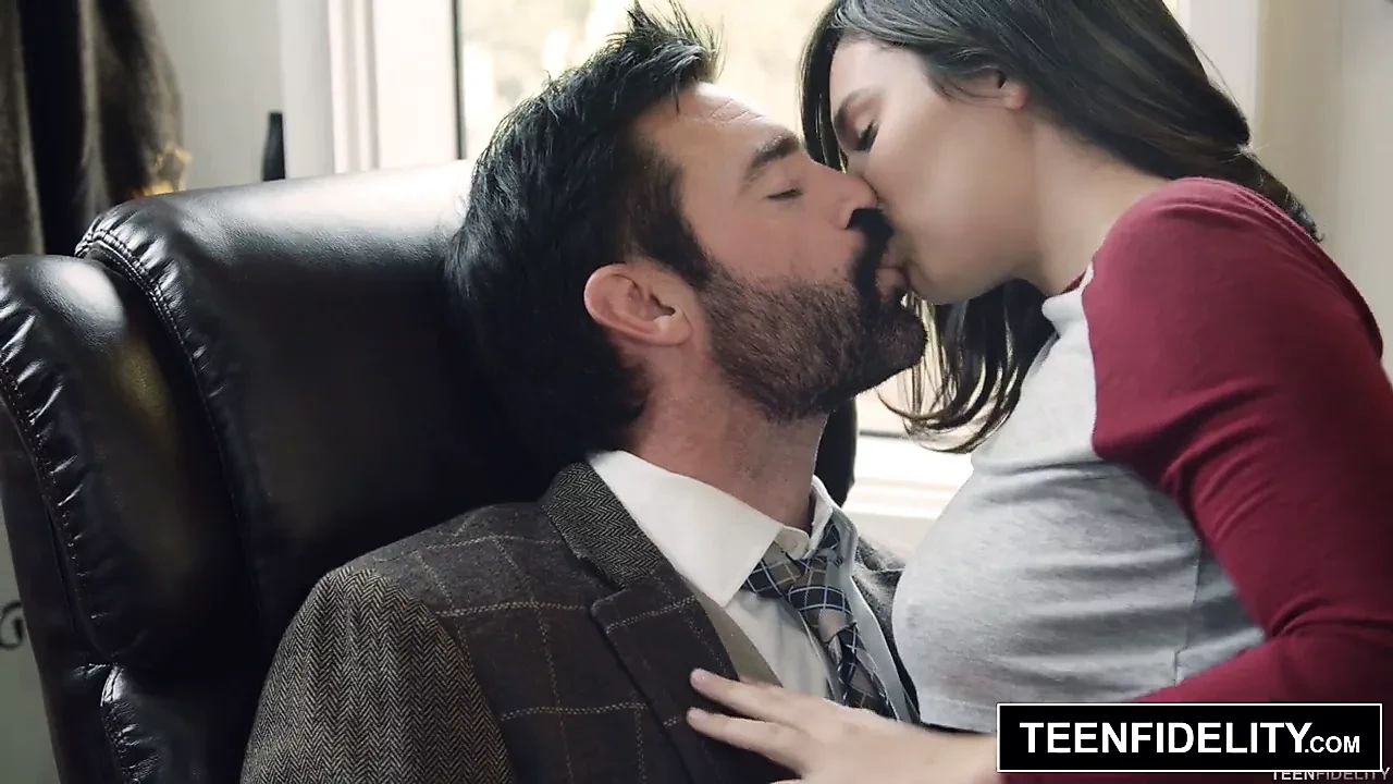 Teenfidelity violet starr được dạy một bài học trong tình dục