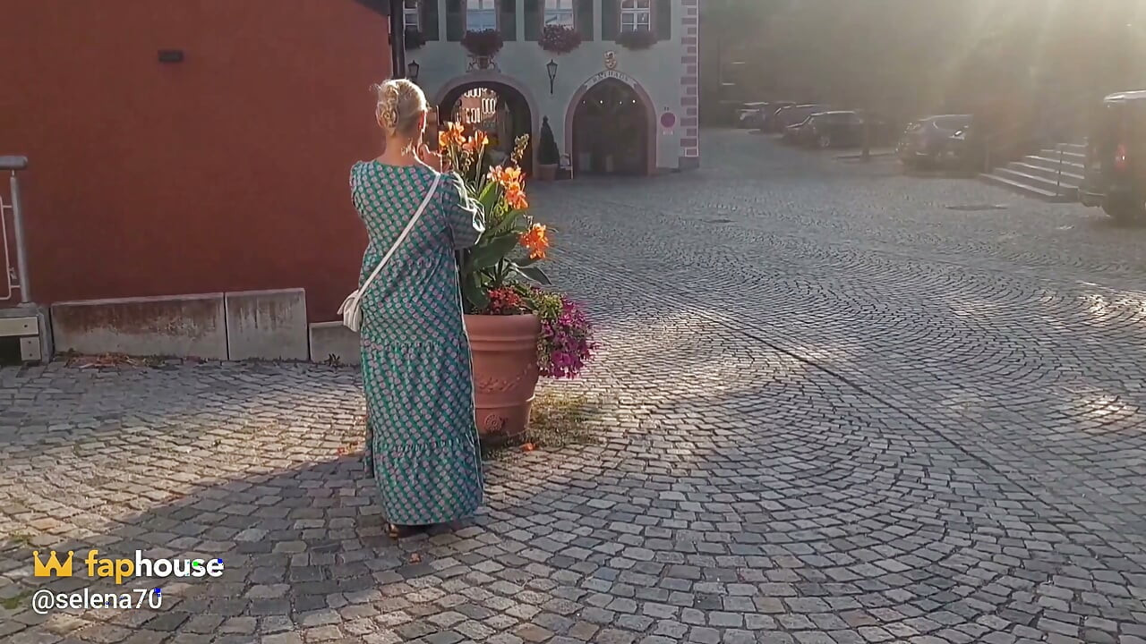 Dojrzała blondynka żona cieszy się codziennym seksem