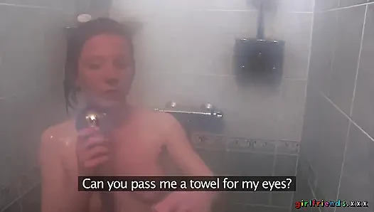 Girlfriends XXX - zwei heiße mädchen fingern sich gegenseitig unter der dusche