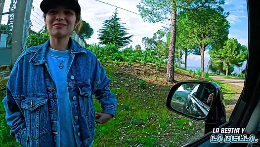 Незнакомец берет меня в мой дом в обмен на минет, а затем трахает меня.