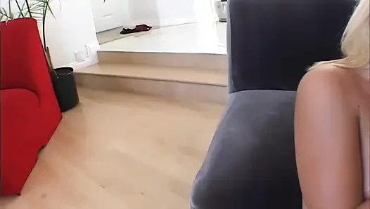 Бобби — похотливая простачка