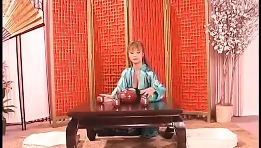 Si cantik geisha mia lagi asik tersenyum ngentot cowok kulit putih sampai telan spermanya
