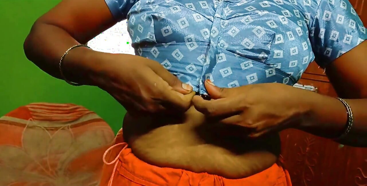 آمو بعد از حمام تعویض لباس نمایش سینه ها