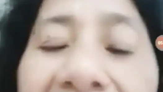 Karım amına mastürbasyon için çok görüntülü görüşme istiyor