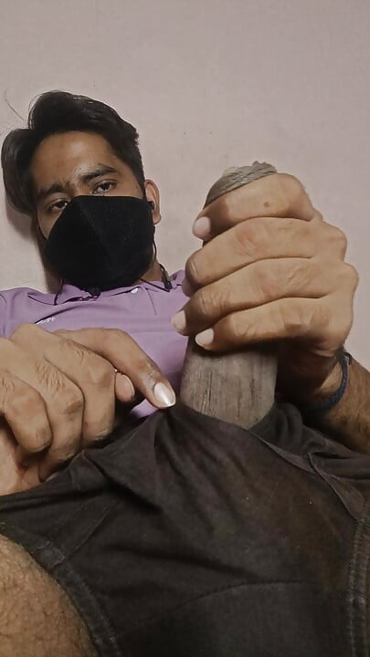 Garoto ensina anatomia na voz gujarati e como partes da genitália masculina ensinam praticamente