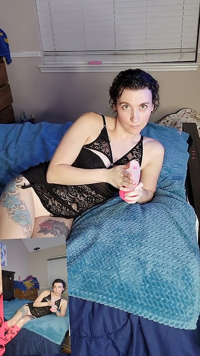 Horny milf getting her pussy stretched
