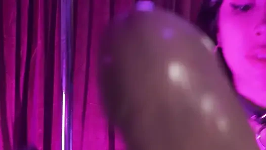 Вертикальная: Вип-комната эпизод 7: сексуальная стриптизерка Пенелопа обожает угодить