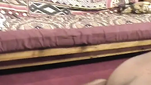 Tante semok ini suka banget dientot habis-habisan sama kontol besar pria kulit hitam