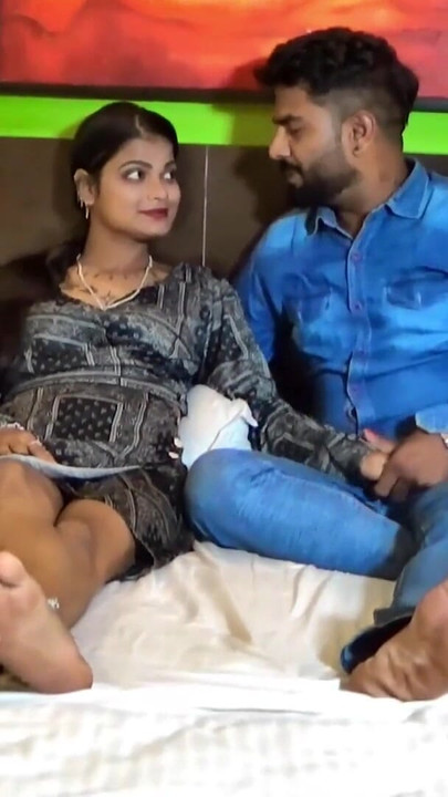 "सौतेले भाई ने सौतेली बहन को होटल के कमरे में बुलाया और उसे चोदा।