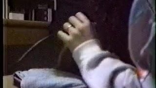 Vidéo maison - une femme fait une branlette