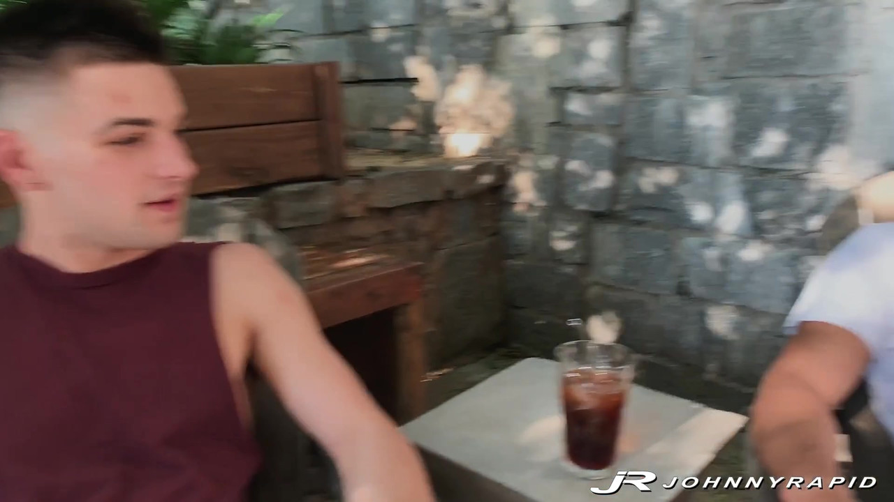 Johnnyrapid jock xavier cox被johnny快速说服到热辣的同性恋鸡巴交换