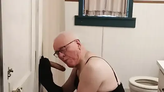 Kadın kılıklı kadın emiyor