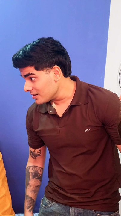 Indyjskie wideo trójkąt Ronamtic, Sotele Budhe Ne Sotele Bete Ke Girlfriend ke Sath Romance Or Hardcore Sex Kiya | Klip 1