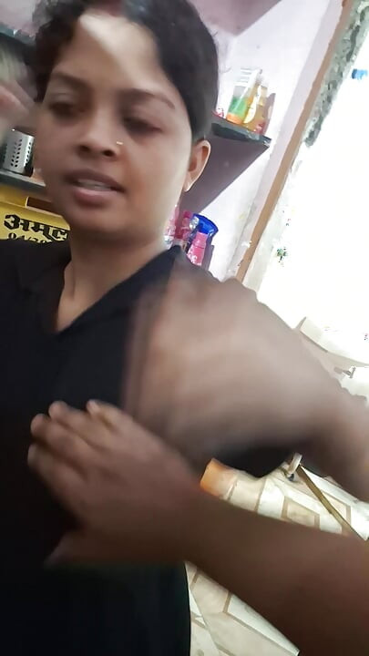 Adik tiri dan adik tiri berbagi ranjang dan ngentot habis-habisan