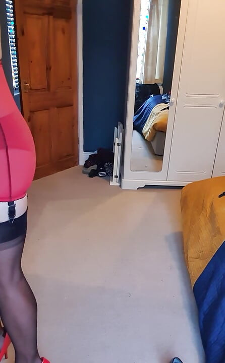 違うランジェリーに着替えるエッチな気分