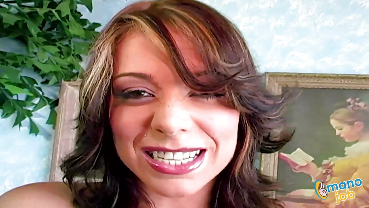 Die vollbusige beverly hills bedient meinen schwanz mit einem handjob in pOV