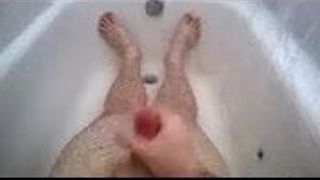 Kleiner Schwanz masturbiert in der Dusche S.2