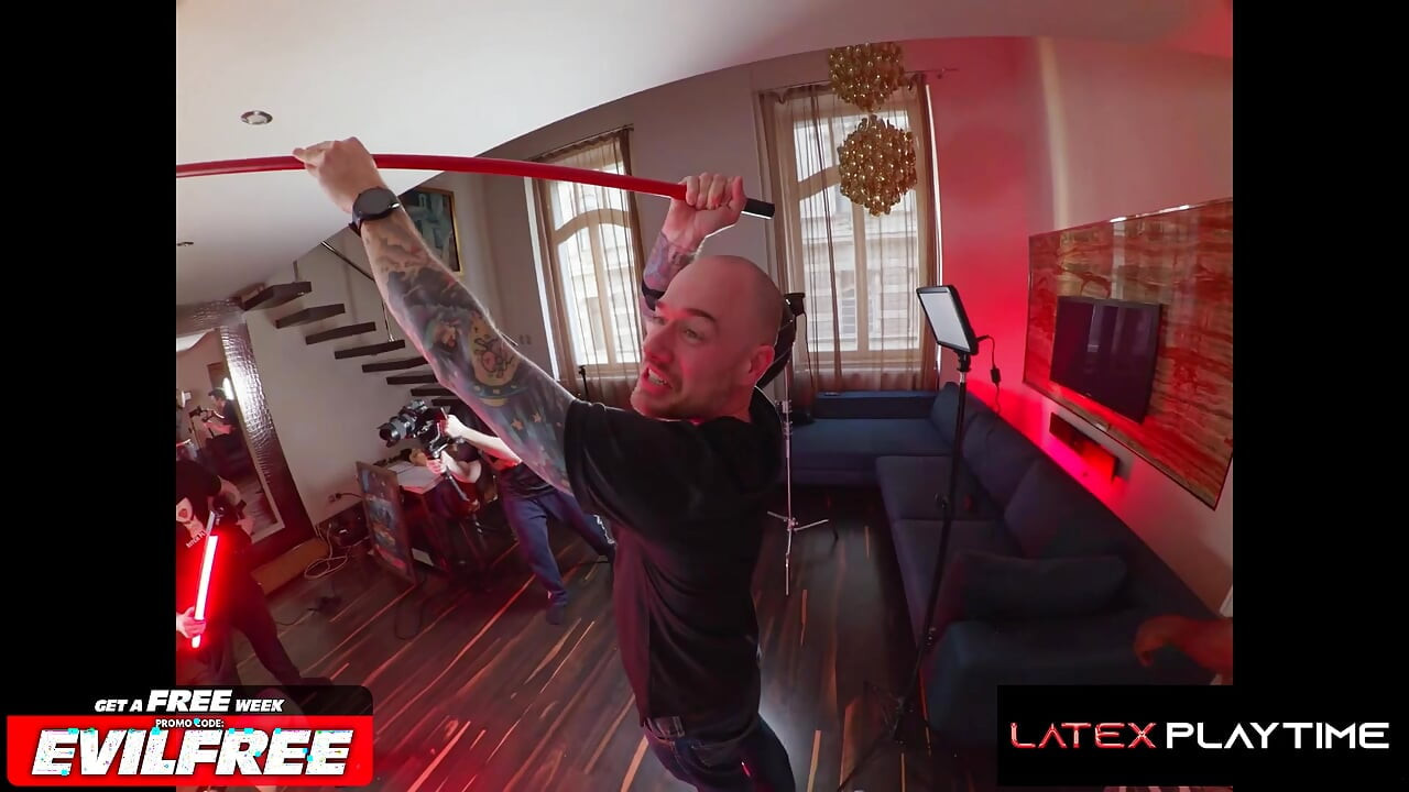 Latex speeltijd - enorme tieten gothic babe Sabien Demonia dubbele penetratie & geneukt tot een orgasme