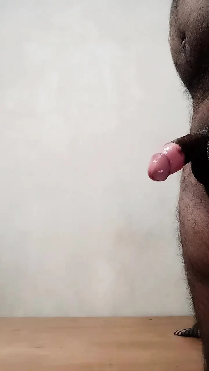 Jovem garoto solo gostava de tremer de verdade