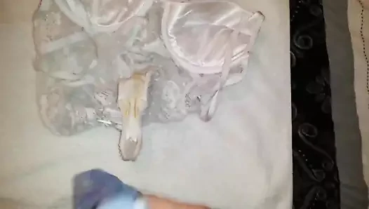 Kullanılmış beyaz vücut üzerinde cumming