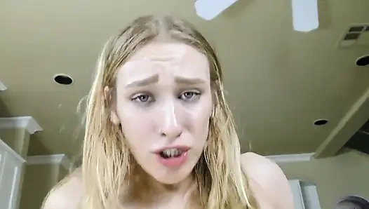 Memek becek cewek ini dientot habis-habisan sama kontol besar sampai lubangnya menganga lebar