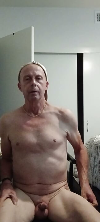 I Am A Tiny Dick guy A I Love Sucking Straight Guys