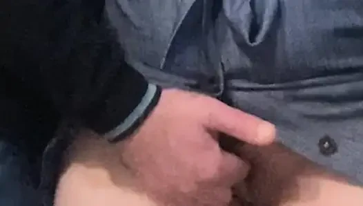 WOW!!! Cowok asing lagi asik mainin memek berbulunya