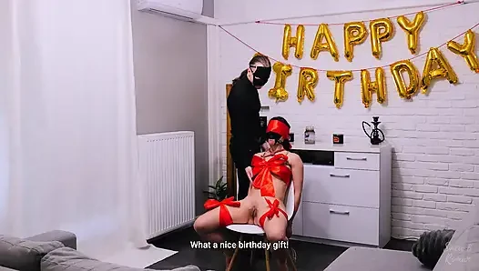 Sinea, Roman'ın doğum günü için hediye olarak kendi bağlı vücudunu veriyor!